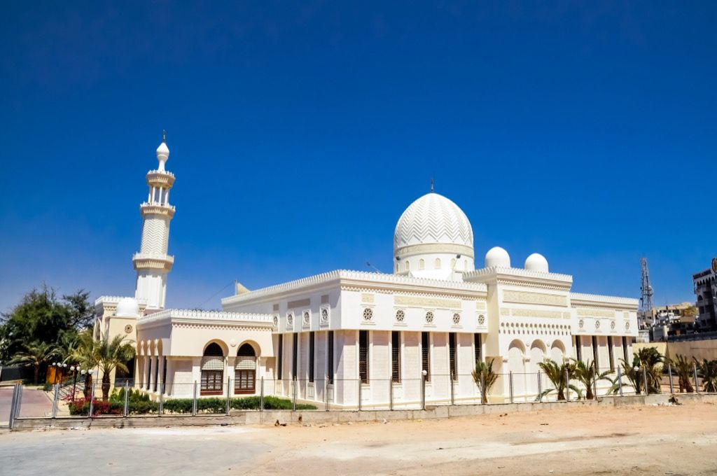 Akaba szárazföldi látnivalói között a legfontosabb a sharif hussein bin ali mecset