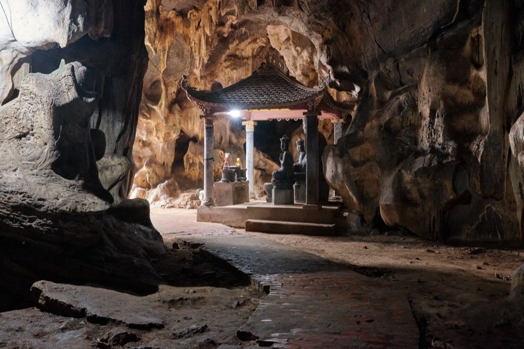Ninh Binh ősi helyszíne a Bich Dong pagoda barlangja