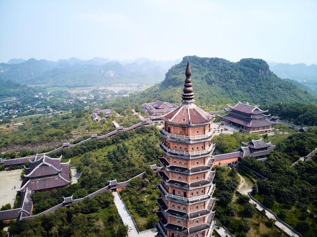 Bai Dinh pagoda Ninh Binh vallási központjának pagoda tornya
