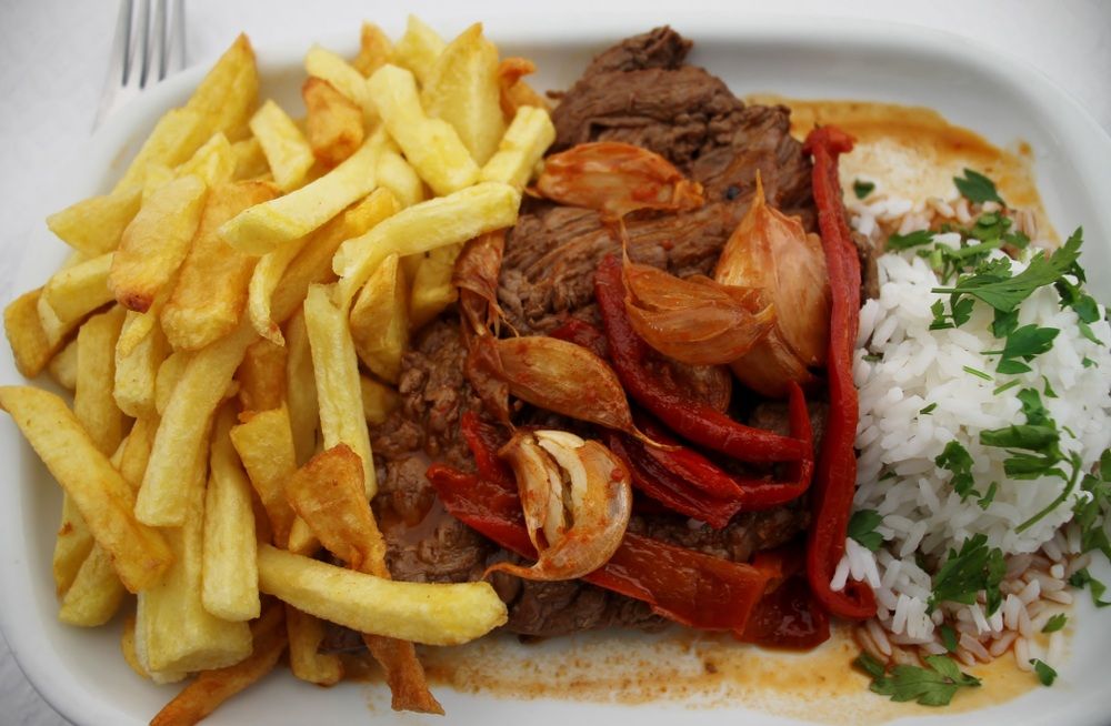 Bife à regional, azaz azori marhasteak fokhagymával és helyi sült paprikával ízesítve.