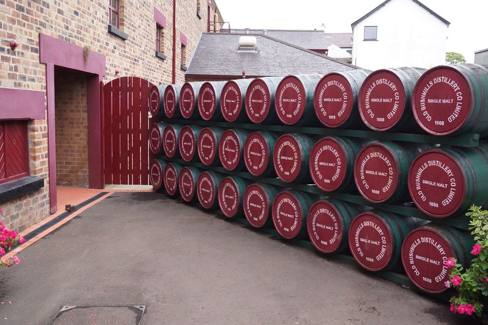Bushmills Distillery whiskey bejárata