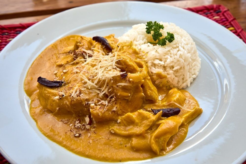 Ají de Gallina, egy étterem asztala, Peru konyhája