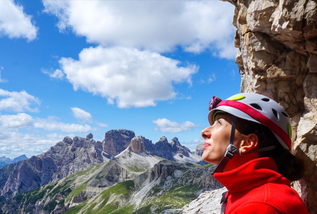 Fejlámpa használata via ferrata közben.