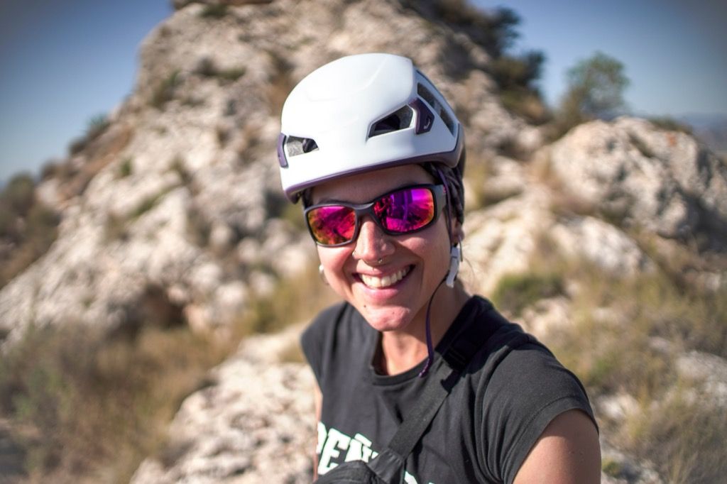 Védősisak via ferrata túrán.
