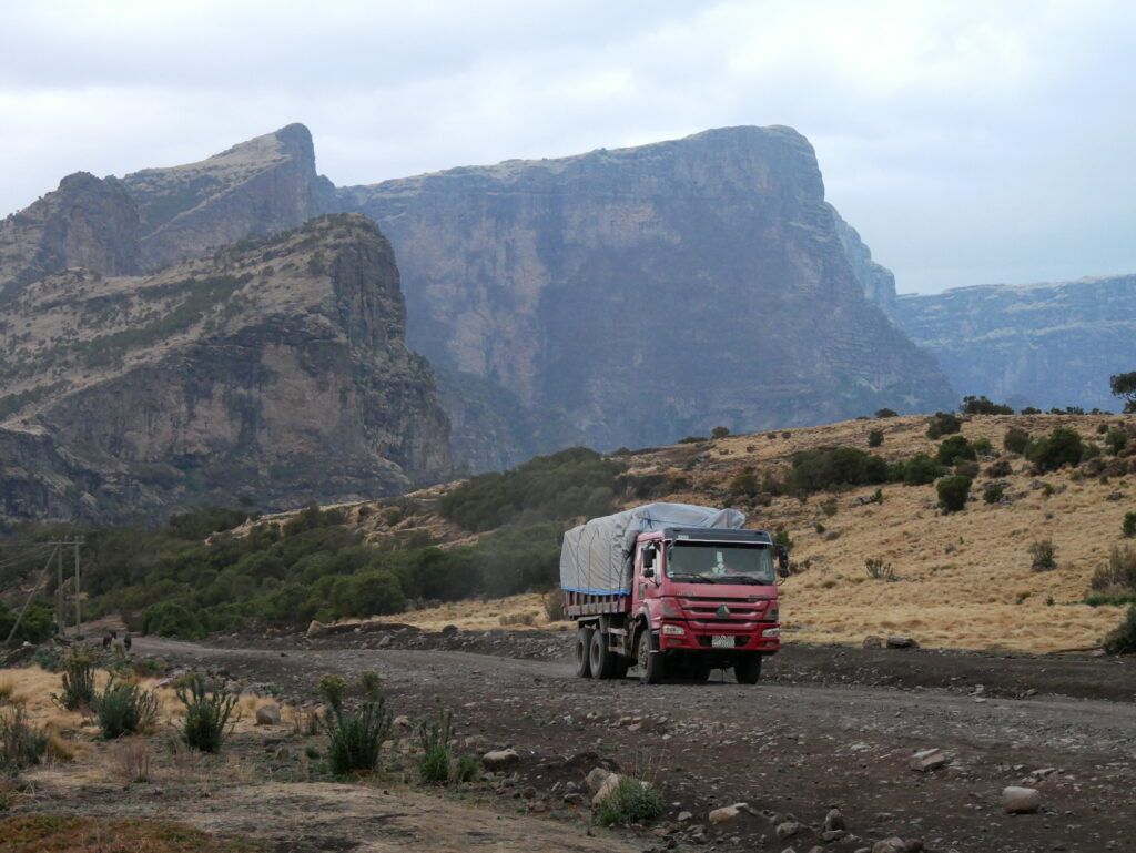 Teherautó a Simien-hegység tájain